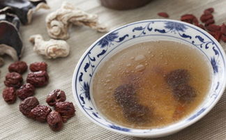 大枣花生桂圆枸杞汤的做法